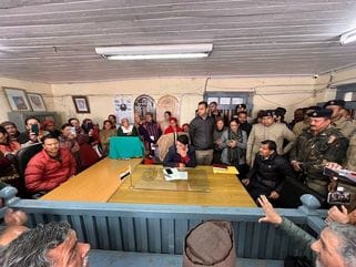 ठियोग में आक्रोश रैली के दौरान उमड़ी भीड़ ठियोग में आक्रोश रैली के दौरान उमड़ी भीड़