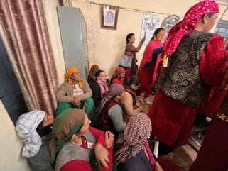 ठियोग में आक्रोश रैली के दौरान उमड़ी भीड़ ठियोग में आक्रोश रैली के दौरान उमड़ी भीड़