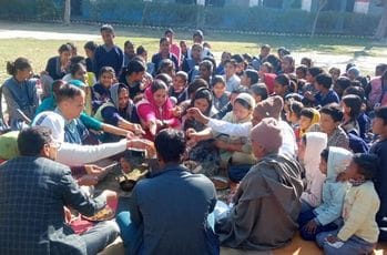 फाेटो 01- सोनीपत के युद्ध स्मारक पर पुलवामा हमले के शहीदों को पुष्प अर्पित कर श्रद्धांजलि देते फाेटो 01- सोनीपत के युद्ध स्मारक पर पुलवामा हमले के शहीदों को पुष्प अर्पित कर श्रद्धांजलि देते