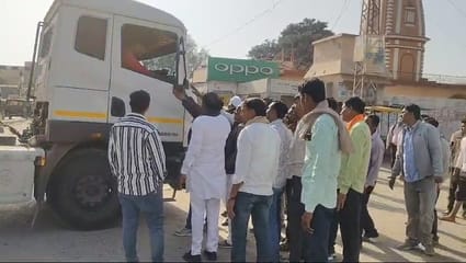 बीकानेर : सिंचाई पानी की मांग को लेकर उबाल पर किसानों का ग़ुस्सा, हमारा हुक्का और हल चलता रहेगा