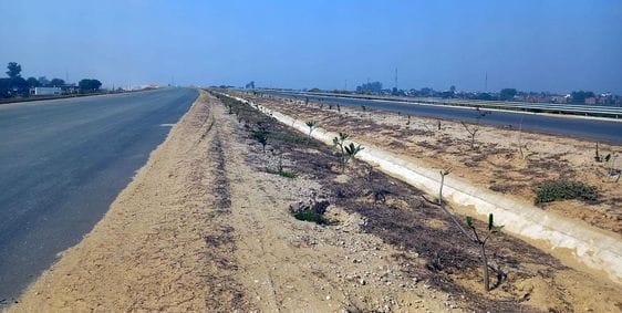 बिनावर क्षेत्र में निर्माणाधीन गंगा एक्सप्रेस-वे। संवाद बिनावर क्षेत्र में निर्माणाधीन गंगा एक्सप्रेस-वे। संवाद