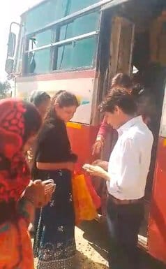 एलम रेलवे स्टेशन पर खड़ी ट्रेन । संवाद एलम रेलवे स्टेशन पर खड़ी ट्रेन । संवाद