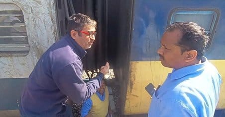 एलम रेलवे स्टेशन पर खड़ी ट्रेन । संवाद एलम रेलवे स्टेशन पर खड़ी ट्रेन । संवाद