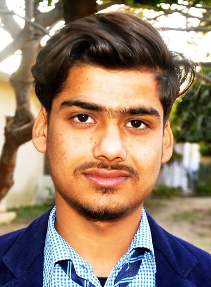 एनटीआई में आईसीएसई की परीक्षा देकर बाहर आते छात्र-छात्राएं। संवाद