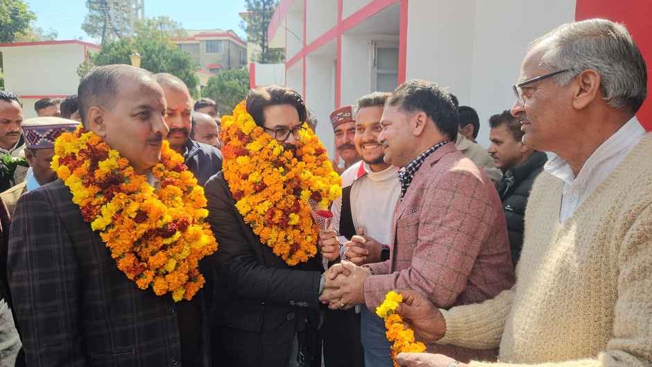 घुमारवीं में आयोजित बजट पर चर्चा कार्यशाला में उपस्थित भाजपा कार्यकर्ता व लोग । संवाद