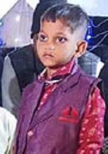 खैरीघाट के बकैना गांव में शादी को लेकर लगा टेंट। खैरीघाट के बकैना गांव में शादी को लेकर लगा टेंट।