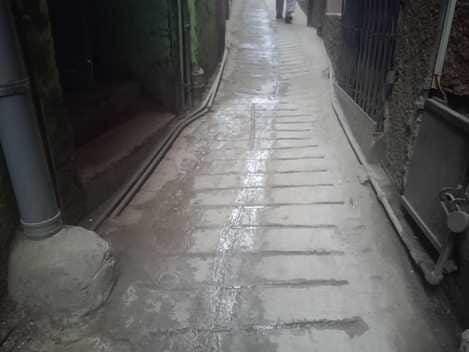 नाहन के मिया मंदिर में मुख्य पेयजल पाईप से हो रहा रिसाव। संवाद नाहन के मिया मंदिर में मुख्य पेयजल पाईप से हो रहा रिसाव। संवाद