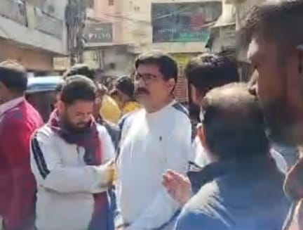 15सीटीके18...बड़े बाजार में टिकट ना मिलने पर नाराज भाजपा कार्यकर्ता। अमर उजाला