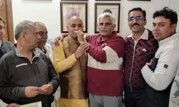 15सीटीके18...बड़े बाजार में टिकट ना मिलने पर नाराज भाजपा कार्यकर्ता। अमर उजाला