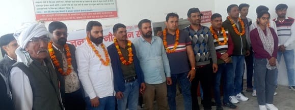 16जेएनडी20-सम्मेलन में पहुंचे सदस्यों को संबोधित करते हुए वक्ता। संवाद