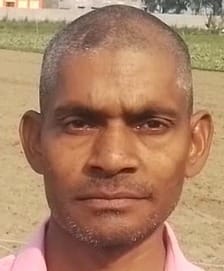 रहेड़िया गांव में फसल को उजाड़ता किसान। संवाद