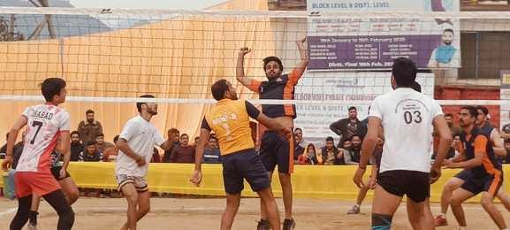 बिलासपुर के बरमाणा में आयोजित कहलूर वाॅलीबाॅल प्रतियोगिता के समापन अवसर पर सम्मानित उपविजेता खि बिलासपुर के बरमाणा में आयोजित कहलूर वाॅलीबाॅल प्रतियोगिता के समापन अवसर पर सम्मानित उपविजेता खि