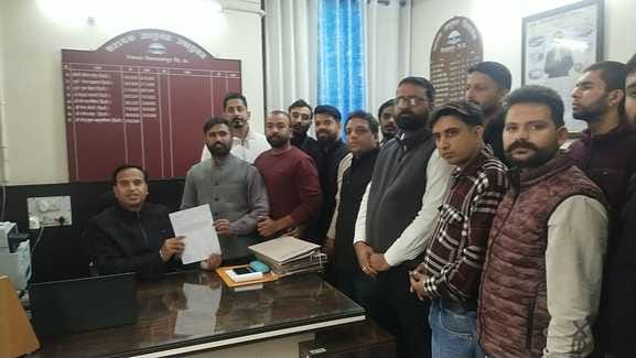 बिलासपुर के परिधि ग्रह में आयोजित बैठक में उपस्थित युवा कांग्रेस के नवनिर्वाचित कार्यकर्ता व पद बिलासपुर के परिधि ग्रह में आयोजित बैठक में उपस्थित युवा कांग्रेस के नवनिर्वाचित कार्यकर्ता व पद