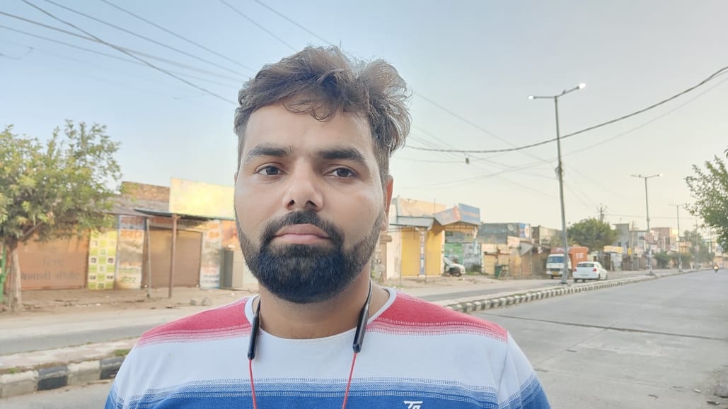 17jjrp31- झज्जर। बार एसोसिएशन के चुनाव को लेकर नामांकन की छंंटनी करते हुए चुनाव पर्यवेक्षक। स्र