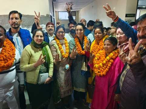 अंबाला सदर नगर परिषद के चुनावों को लेकर कार्यकर्ताओं के साथ 32 उम्मीदवारों को साथ लेकर अंबाला छ
