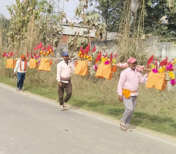 बिजनौर में सेंट मैरी चौराहे पर कांवड यात्रा के लिए बड़े वाहनों के रूट डायवर्ट के लिए लगाया गया बिजनौर में सेंट मैरी चौराहे पर कांवड यात्रा के लिए बड़े वाहनों के रूट डायवर्ट के लिए लगाया गया