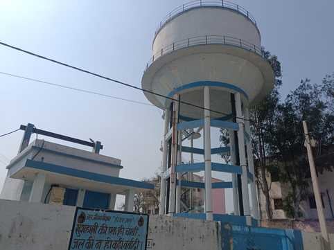 झिंझाना के गांव पत्नी परतापुर में उखड़ी पडी सड़क l संवाद झिंझाना के गांव पत्नी परतापुर में उखड़ी पडी सड़क l संवाद