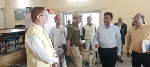 डीएम बीएन सिंह ने बुधवार को कलेक्टरेट परिसर व संचालित कार्यालयों का निरीक्षण किया।
