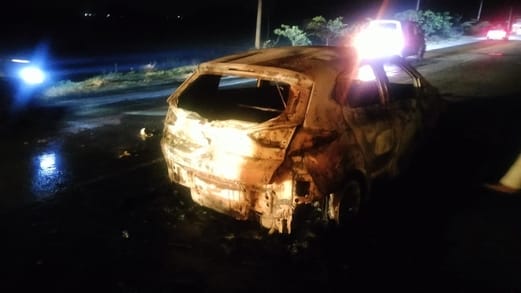 फोटो 44- राष्ट्रीय राजमार्ग-334बी पर कार में लगी आग। संवाद फोटो 44- राष्ट्रीय राजमार्ग-334बी पर कार में लगी आग। संवाद