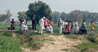 19जेएनडी14-घटनास्थल पर जांच करते हुए पुलिस। संवाद 19जेएनडी14-घटनास्थल पर जांच करते हुए पुलिस। संवाद
