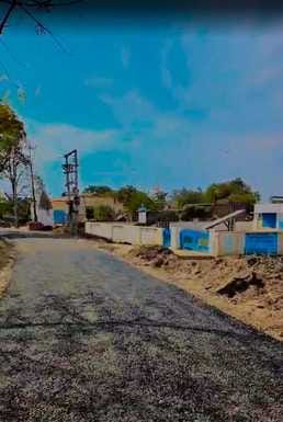 लोक निर्माण विभाग द्वारा डाली जा रही सड़क की बखिया उधेड़ता वीडियो वायरल।