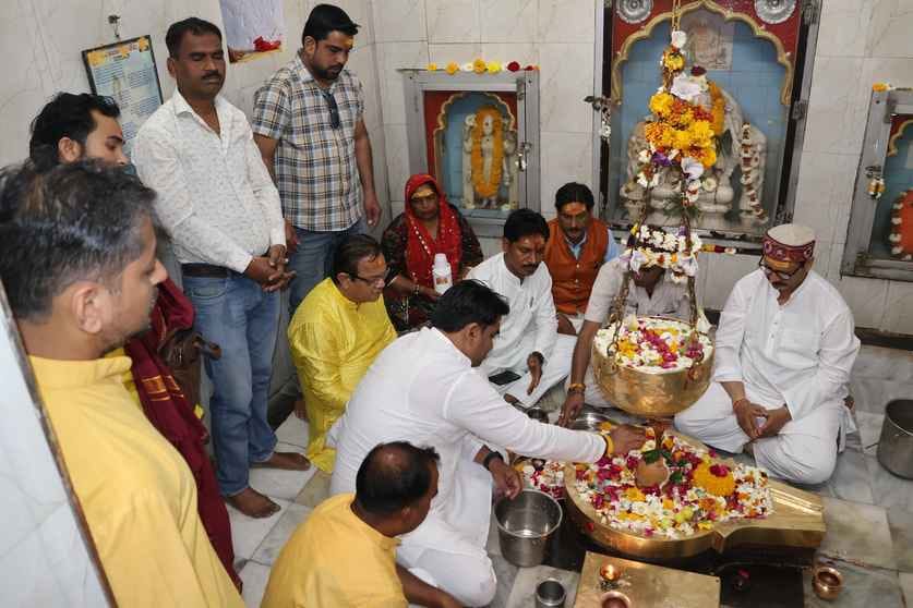 सीहोर।108 गंगा जल लाकर किया क्षेत्र के जलाशयों में किया समर्पित।