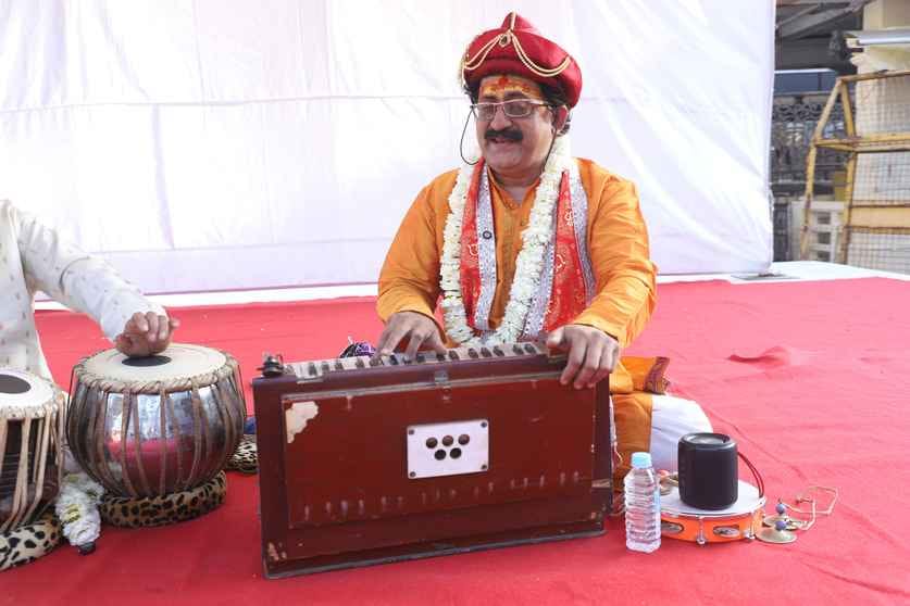 सप्तमी की भस्म आरती मे सूर्य, चंद्र और त्रिपुंड लगाकर सजे बाबा महाकाल, मंदिर प्रांगण में 115 वर