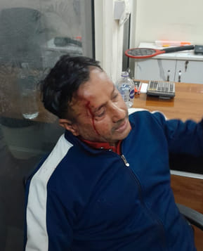 डीएमई पर पेट्रोल पंप पर हुई लूट के बाद प्रदर्शन करते डीजल पेट्रोल डीलर एसोसिएशन के पदाधिकारी। स डीएमई पर पेट्रोल पंप पर हुई लूट के बाद प्रदर्शन करते डीजल पेट्रोल डीलर एसोसिएशन के पदाधिकारी। स