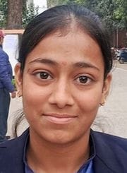 परीक्षा केंद्र से दसवीं की परीक्षा देकर निकलते परीक्षार्थी। संवाद परीक्षा केंद्र से दसवीं की परीक्षा देकर निकलते परीक्षार्थी। संवाद