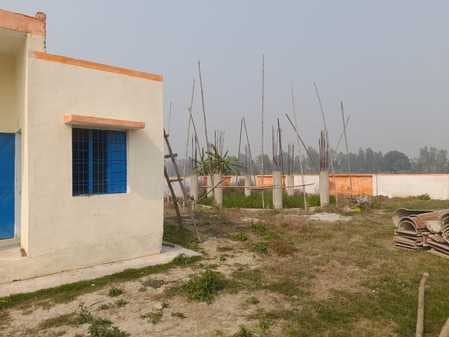 ग्राम पंचायत भगौतीपुर में निर्माणाधीन टंकी का ठप पड़ा काम। संवाद