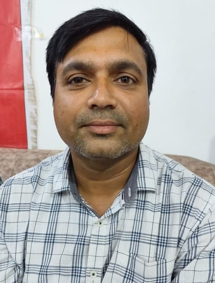 इंदिरापुरम के न्याय खंड दो की मार्केट में आयोजित संवाद कार्यक्रम में चर्चा करते व्यापारी। संवाद इंदिरापुरम के न्याय खंड दो की मार्केट में आयोजित संवाद कार्यक्रम में चर्चा करते व्यापारी। संवाद