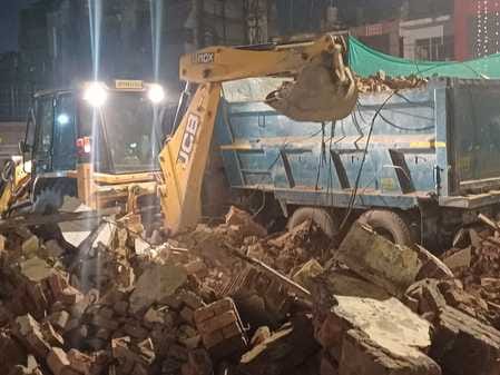 दिल्ली रोड जगदीश मंडप के पास से हटाई गई मस्जिद दिल्ली रोड जगदीश मंडप के पास से हटाई गई मस्जिद