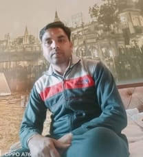 भीखमपुर चौराहे के पास हादसे के बाद क्षतिग्रस्त कार। संवाद