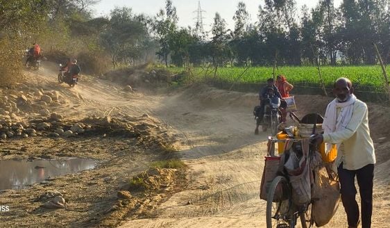 बिसौली में नहीं बनी सड़क परेशान हो रहे वाहन चालक। संवाद बिसौली में नहीं बनी सड़क परेशान हो रहे वाहन चालक। संवाद