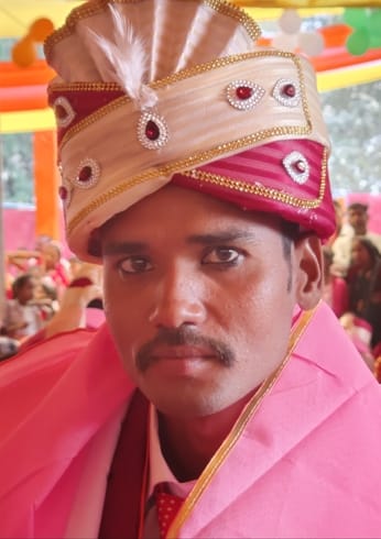 जीआईसी मैदान में आयोजित मुख्यमंत्री सामूहिक विवाह में एक दूसरे को वरमाला डालते जोड़े। संवाद जीआईसी मैदान में आयोजित मुख्यमंत्री सामूहिक विवाह में एक दूसरे को वरमाला डालते जोड़े। संवाद