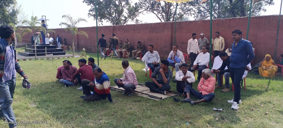 जीआईसी मैदान में आयोजित मुख्यमंत्री सामूहिक विवाह में एक दूसरे को वरमाला डालते जोड़े। संवाद जीआईसी मैदान में आयोजित मुख्यमंत्री सामूहिक विवाह में एक दूसरे को वरमाला डालते जोड़े। संवाद