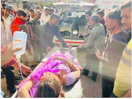 सिरोही। कांडला हाइवे पर तेज रफ़्तार कार ने आगे चल रहे ऑटो को टक्कर मार दी। सिरोही। कांडला हाइवे पर तेज रफ़्तार कार ने आगे चल रहे ऑटो को टक्कर मार दी।