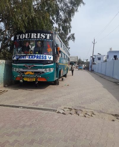 दातागंज में बना रोडवेज बस स्टैंड। संवाद
