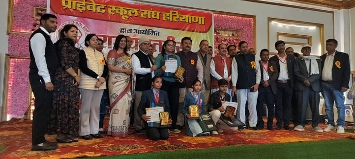 23जेएनडी18: मेधावी सम्मान समारोह में सांस्कृतिक कार्यक्रम की प्रस्तुति देते विद्यार्थी। संवाद 23जेएनडी18: मेधावी सम्मान समारोह में सांस्कृतिक कार्यक्रम की प्रस्तुति देते विद्यार्थी। संवाद