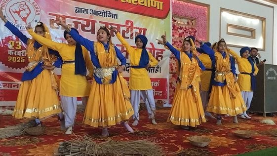 23जेएनडी18: मेधावी सम्मान समारोह में सांस्कृतिक कार्यक्रम की प्रस्तुति देते विद्यार्थी। संवाद 23जेएनडी18: मेधावी सम्मान समारोह में सांस्कृतिक कार्यक्रम की प्रस्तुति देते विद्यार्थी। संवाद