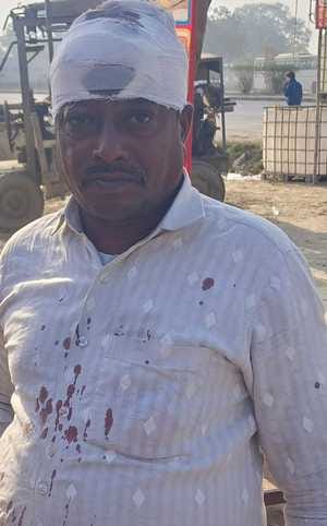 अटसराय के समीप हुए हादसे में क्षतिग्रस्त कार। संवाद अटसराय के समीप हुए हादसे में क्षतिग्रस्त कार। संवाद