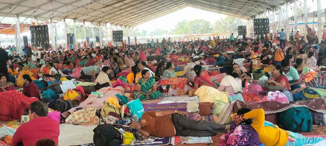 सीहोर। कथा के पहले ही भर गए पंडाल और डोम