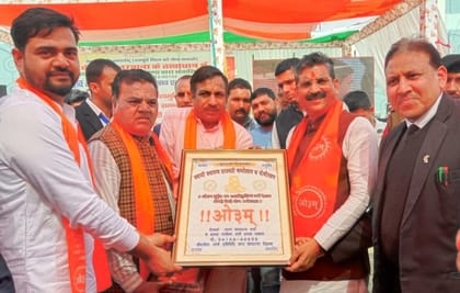 24जेएनडी18: दीप प्रज्वलन करके कार्यक्रम का शुभारंभ करते हुए मंत्री कृष्ण कुमार बेदी। संवाद 24जेएनडी18: दीप प्रज्वलन करके कार्यक्रम का शुभारंभ करते हुए मंत्री कृष्ण कुमार बेदी। संवाद