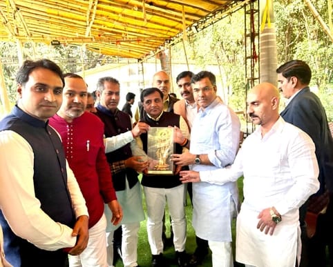 फोटो :08: सोनीपत के कुंडली बॉर्डर के पास हाईवे पर लगे जाम में फंसे वाहन चालक। स्रोत पाठक फोटो :08: सोनीपत के कुंडली बॉर्डर के पास हाईवे पर लगे जाम में फंसे वाहन चालक। स्रोत पाठक
