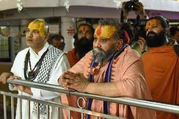 जै जै सरकार की तपोभूमि में पहुंचे संत महात्मा