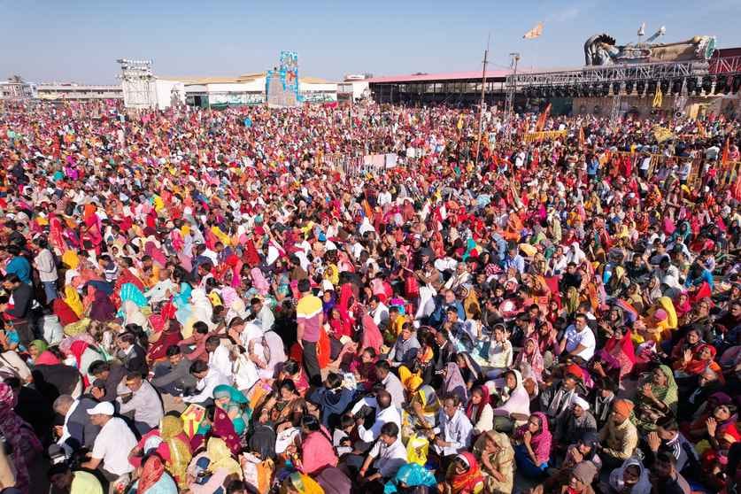 सीहो। कुबेरेश्वर धाम पर पहुंचे लाखों श्रद्धालु