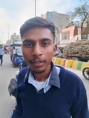 शामली वीवी इंटर कॉलेज में बोर्ड परीक्षा में दौरान रोल नंबर देखते छात्र । संवाद शामली वीवी इंटर कॉलेज में बोर्ड परीक्षा में दौरान रोल नंबर देखते छात्र । संवाद