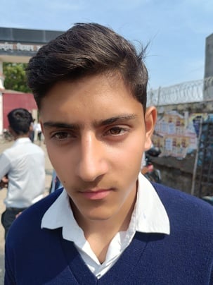 शामली वीवी इंटर कॉलेज में बोर्ड परीक्षा में दौरान रोल नंबर देखते छात्र । संवाद शामली वीवी इंटर कॉलेज में बोर्ड परीक्षा में दौरान रोल नंबर देखते छात्र । संवाद