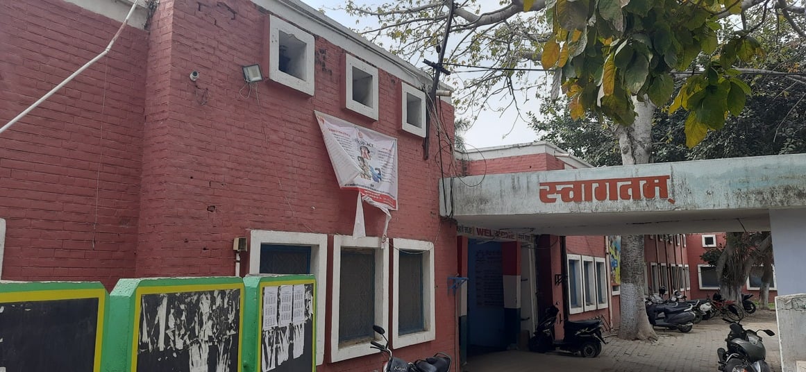 25जेएनडी11-बोर्ड परीक्षा की तैयारियों को लेकर सेंटर सुपरीडेंट के साथ विचार विमर्श करती डीईओ सुम 25जेएनडी11-बोर्ड परीक्षा की तैयारियों को लेकर सेंटर सुपरीडेंट के साथ विचार विमर्श करती डीईओ सुम