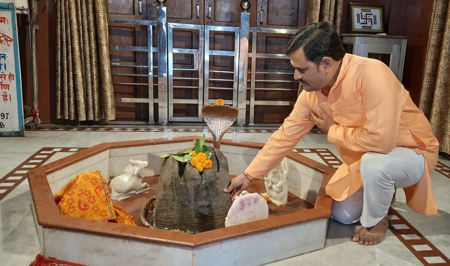 25जेएनडी18: महाशिवरात्रि पर्व को लेकर कावड़ लेकर गंतव्य की और जाता कावड़िया। संवाद 25जेएनडी18: महाशिवरात्रि पर्व को लेकर कावड़ लेकर गंतव्य की और जाता कावड़िया। संवाद
